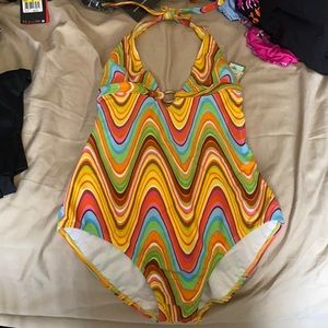 Lertarte bathing suit… Unfortunately it doesn’t fit me…